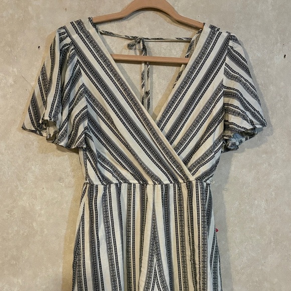 Striped V-Neck Romper - Picture 2 of 12
